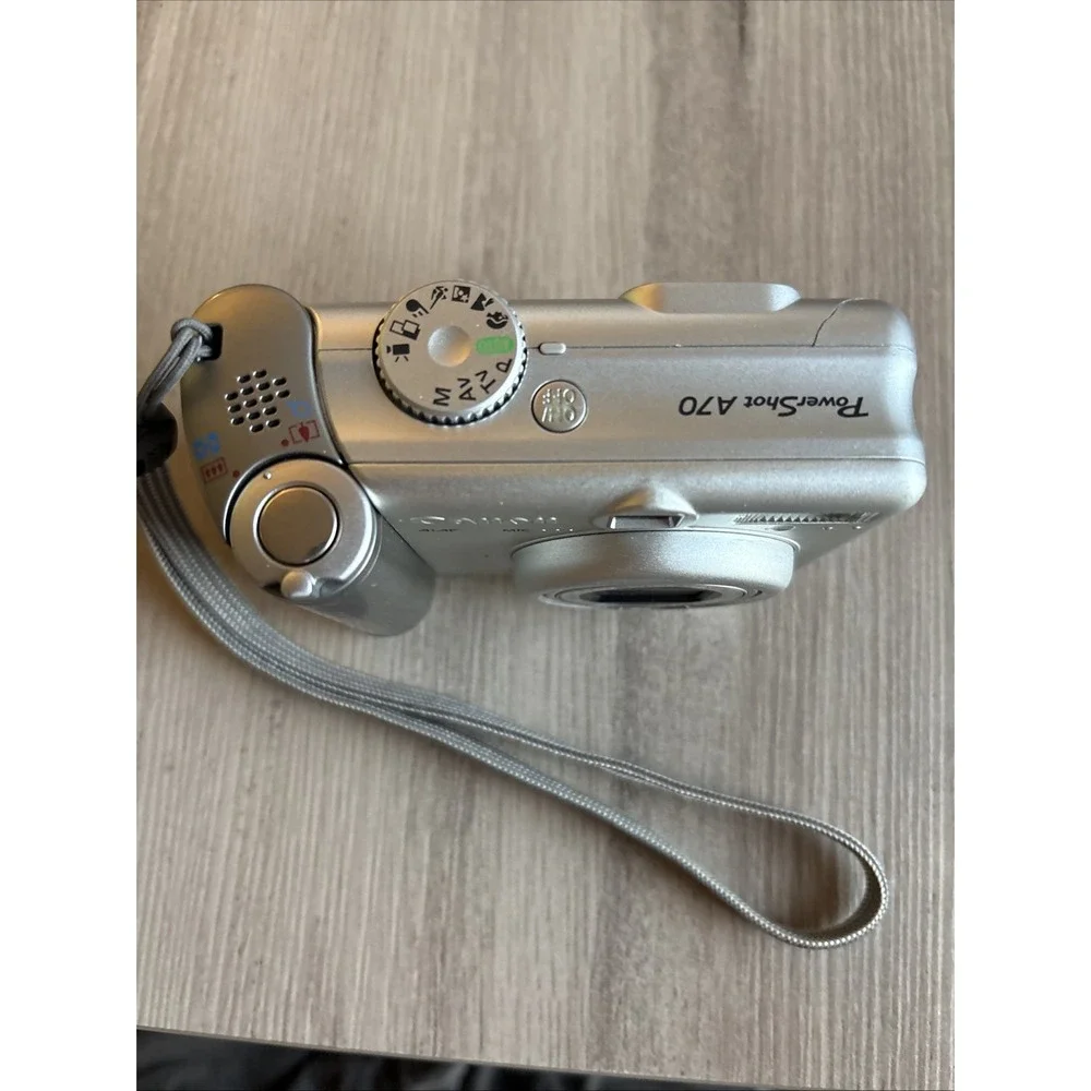 Canon PowerShot A70 3.2MP Compact Digital Camera- Doesn't Work Selling For Parts